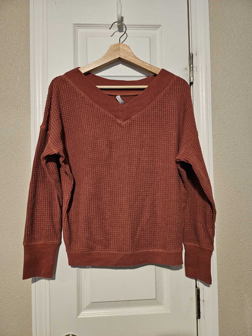 Z Supply Women's V-Neck Waffle Knit Sweater - Rust